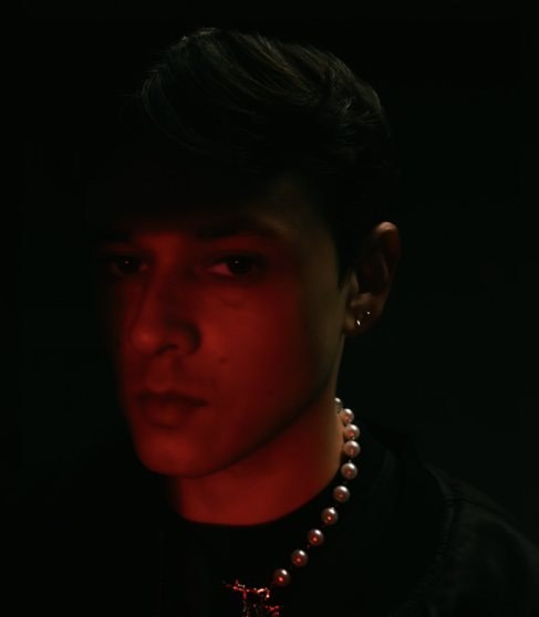 Retrato de estudio con luz roja